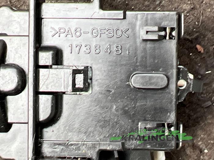 Light switch from a Suzuki Swift (ZA/ZC/ZD1/2/3/9) 1.3 VVT 16V 2007