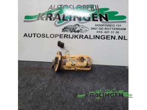 Używane Elektryczna pompa paliwa BMW 3 serie Touring (E46/3) 320d 16V Cena € 50,00 Procedura marży oferowane przez Autosloperij Kralingen B.V.