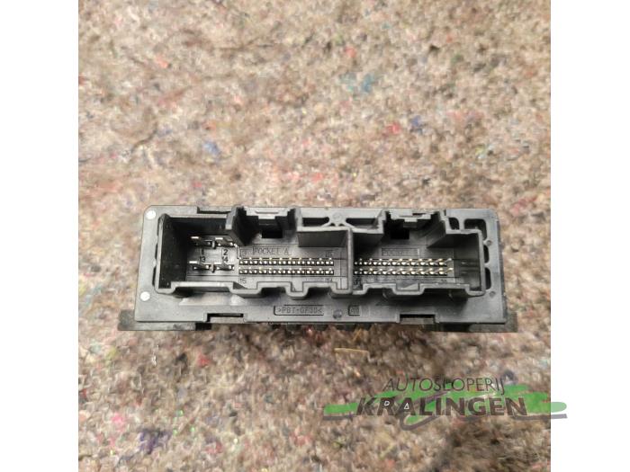 Central door locking module from a Ford Mondeo V Wagon 1.5 TDCi 2015