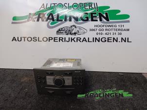 Usados Reproductor de CD y radio Opel Zafira (M75) 1.9 CDTI Precio € 50,00 Norma de margen ofrecido por Autosloperij Kralingen B.V.