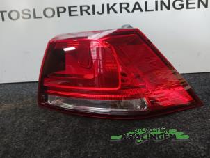 Usagé Feu arrière secondaire droit Volkswagen Golf VII (AUA) 2.0 TDI 16V Prix € 50,00 Règlement à la marge proposé par Autosloperij Kralingen B.V.