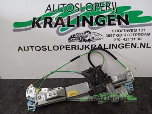 Używane Mechanizm szyby lewej przedniej wersja 2-drzwiowa Opel Corsa D 1.3 CDTi 16V ecoFLEX Cena € 50,00 Procedura marży oferowane przez Autosloperij Kralingen B.V.