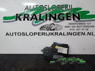 Usados Motor de ventanilla de puerta Audi A2 (8Z0) 1.4 16V Precio € 50,00 Norma de margen ofrecido por Autosloperij Kralingen B.V.