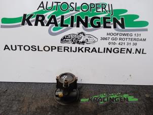 Used Power steering pump Renault Clio II (BB/CB) 1.6 Price € 50,00 Margin scheme offered by Autosloperij Kralingen B.V.