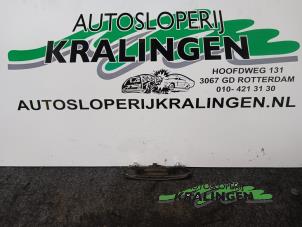 Usados Interruptor del portón trasero Opel Corsa D 1.3 CDTi 16V ecoFLEX Precio € 40,00 Norma de margen ofrecido por Autosloperij Kralingen B.V.