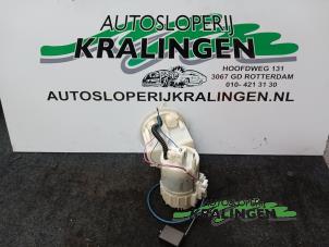 Usados Bomba de gasolina Peugeot 107 1.0 12V Precio € 50,00 Norma de margen ofrecido por Autosloperij Kralingen B.V.