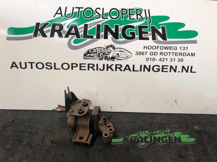 Usagé Support moteur Kia Picanto (BA) 1.0 12V Prix € 50,00 Règlement à la marge proposé par Autosloperij Kralingen B.V.
