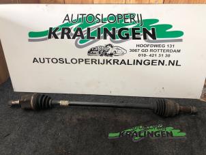 Usagé Arbre de transmission avant droit Opel Agila (A) 1.2 16V Twin Port Prix € 50,00 Règlement à la marge proposé par Autosloperij Kralingen B.V.