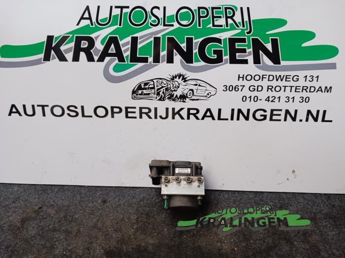 Begagnade ABS-pump Renault Clio III (BR/CR) 1.4 16V Pris € 9,98 Marginaltabell erbjuds av Autosloperij Kralingen B.V.