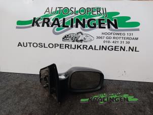 Used Wing mirror, right Renault Clio III (BR/CR) 1.4 16V Price € 50,00 Margin scheme offered by Autosloperij Kralingen B.V.