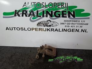 Used Rear brake calliper, left Renault Clio III (BR/CR) 1.4 16V Price € 50,00 Margin scheme offered by Autosloperij Kralingen B.V.