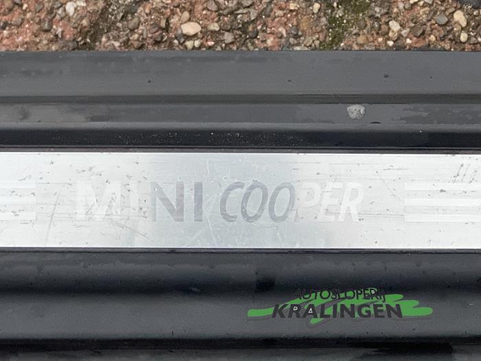 Próg lewy z MINI Mini One/Cooper (R50) 1.6 16V Cooper 2004