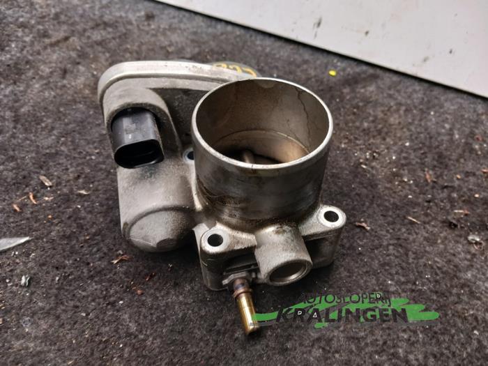 Throttle body from a Renault Clio III (BR/CR) 1.4 16V 2007