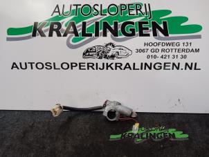 Usagé Serrure de contact + clé Nissan Micra (K10) 1.0 DX,SDX,GL Prix € 50,00 Règlement à la marge proposé par Autosloperij Kralingen B.V.