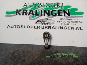Używane Wspornik silnika Citroen C5 II Break (RE) 2.0 16V Cena € 35,00 Procedura marży oferowane przez Autosloperij Kralingen B.V.