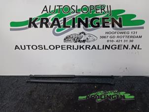Używane Zestaw amortyzatorów gazowych pokrywy silnika Citroen C5 II Break (RE) 2.0 16V Cena € 25,00 Procedura marży oferowane przez Autosloperij Kralingen B.V.