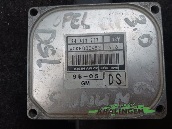 Ordinateur réservoir automatique d'un Opel Signum (F48) 3.0 CDTI V6 24V 2003