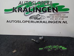 Used Set of locks Opel Vectra C GTS 2.2 DTI 16V Price € 50,00 Margin scheme offered by Autosloperij Kralingen B.V.