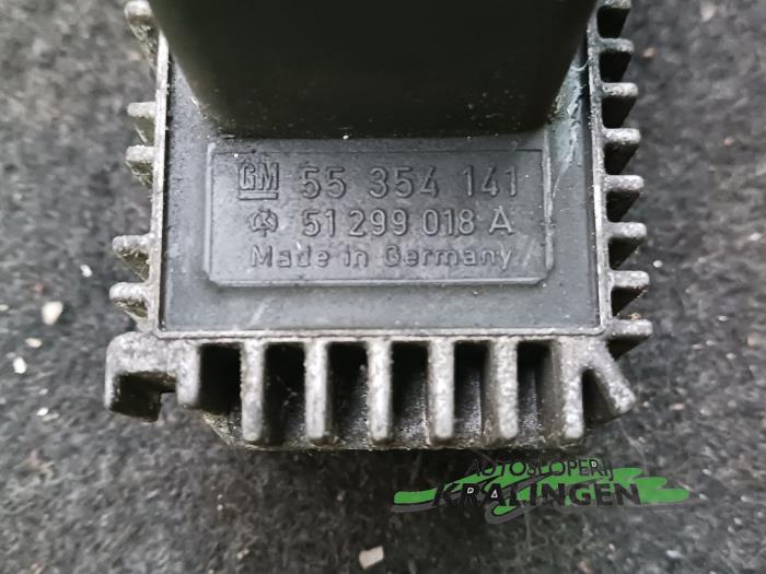 Glow plug relay Opel Astra H 1.7 CDTi 16V - 55354141