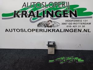 Używane Opornik nagrzewnicy Opel Movano Combi 2.2 DTI Cena € 25,00 Procedura marży oferowane przez Autosloperij Kralingen B.V.