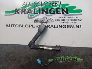 Używane Wtyk pasa bezpieczenstwa lewy przód BMW Mini One/Cooper (R50) 1.6 16V Cooper Cena € 50,00 Procedura marży oferowane przez Autosloperij Kralingen B.V.
