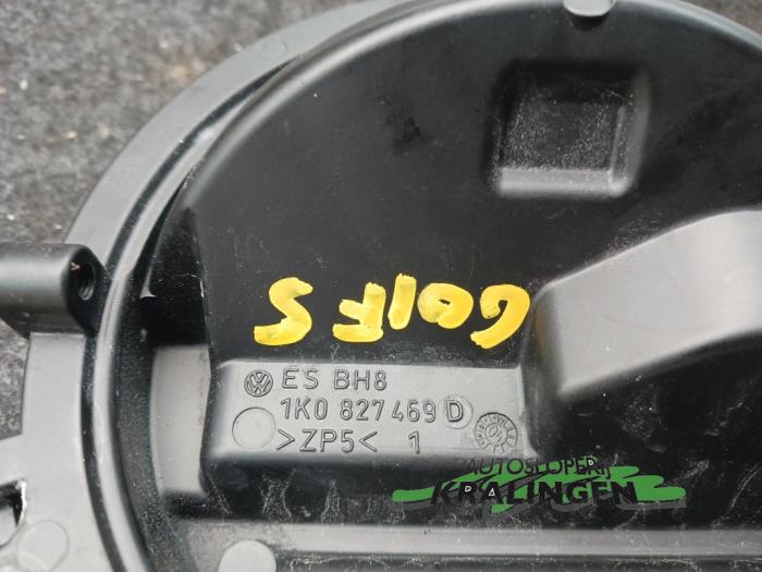 Tailgate switch from a Volkswagen Golf V (1K1) 1.4 FSI 16V 2004