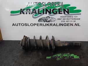 Usagé Amortisseur avant droit Volkswagen Golf V (1K1) 1.4 FSI 16V Prix € 50,00 Règlement à la marge proposé par Autosloperij Kralingen B.V.