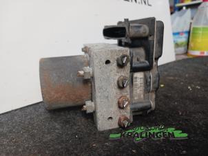 Bloc ABS d'un Mercedes-Benz A (W169) 1.5 A-150 5-Drs. 2005
