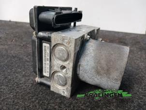 Bloc ABS d'un Mercedes-Benz A (W169) 1.5 A-150 5-Drs. 2005