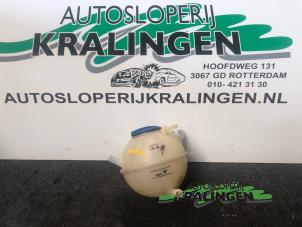 Usagé Réservoir d'expansion Volkswagen Golf V (1K1) 1.4 FSI 16V Prix € 20,00 Règlement à la marge proposé par Autosloperij Kralingen B.V.