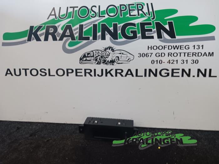 Begagnade Innerdisplay Opel Agila (A) 1.2 16V Twin Port Pris € 19,99 Marginaltabell erbjuds av Autosloperij Kralingen B.V.
