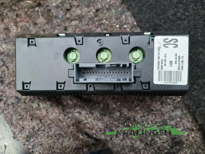 Innerdisplay från en Opel Combo (Corsa C) 1.3 CDTI 16V 2010