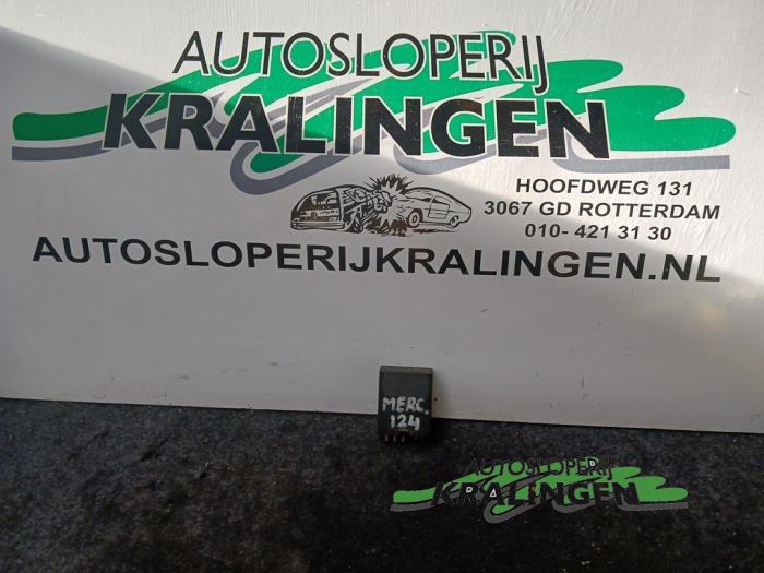Begagnade Relä Mercedes E (W124) Pris på förfrågan erbjuds av Autosloperij Kralingen B.V.