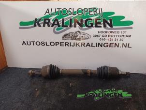 Used Front drive shaft, left Fiat Stilo (192A/B) 1.6 16V 3-Drs. Price on request offered by Autosloperij Kralingen B.V.