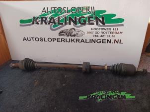 Used Front drive shaft, right Fiat Stilo (192A/B) 1.6 16V 3-Drs. Price on request offered by Autosloperij Kralingen B.V.