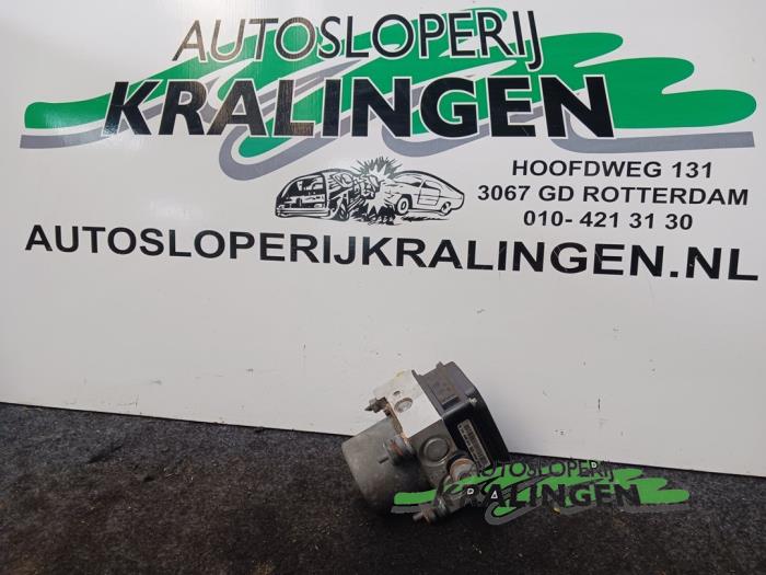 Begagnade ABS-pump Opel Combo (Corsa C) 1.3 CDTI 16V Pris € 4,98 Marginaltabell erbjuds av Autosloperij Kralingen B.V.