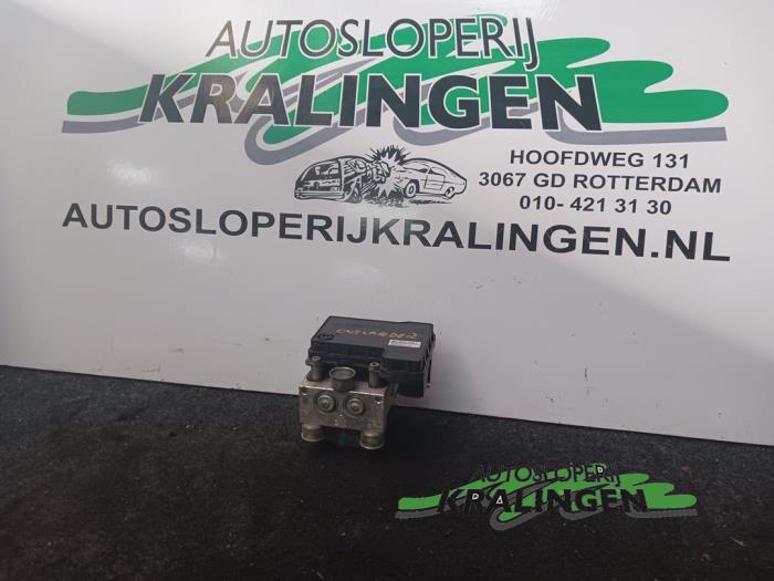 Usagé Bloc ABS Mitsubishi Outlander (CU) 2.0 16V 4x2 Prix € 24,98 Règlement à la marge proposé par Autosloperij Kralingen B.V.