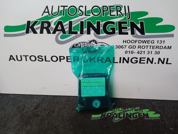Begagnade Däckpump Mitsubishi Space Star (A0) 1.2 12V Pris € 25,00 Marginaltabell erbjuds av Autosloperij Kralingen B.V.