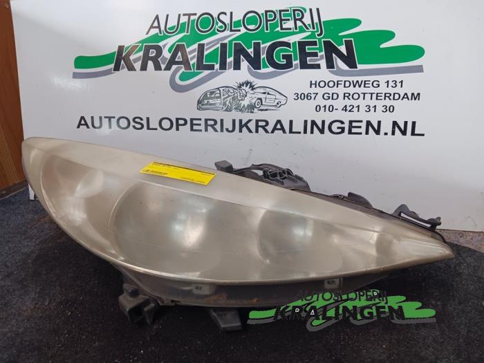 Używane Reflektor prawy Peugeot 207/207+ (WA/WC/WM) 1.4 16V VTi Cena € 24,99 Procedura marży oferowane przez Autosloperij Kralingen B.V.