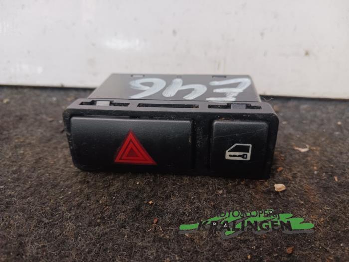 Panic lighting switch from a BMW 3 serie (E46/4) 320d 16V 1999