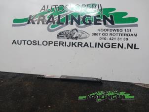 Usagé Kit amortisseur gaz hayon BMW 5 serie (E39) 520i 24V Prix € 25,00 Règlement à la marge proposé par Autosloperij Kralingen B.V.