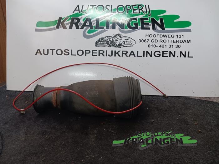 Begagnade Luftfjäder BMW 5 serie Touring (E61) 525i 24V Pris € 49,98 Marginaltabell erbjuds av Autosloperij Kralingen B.V.