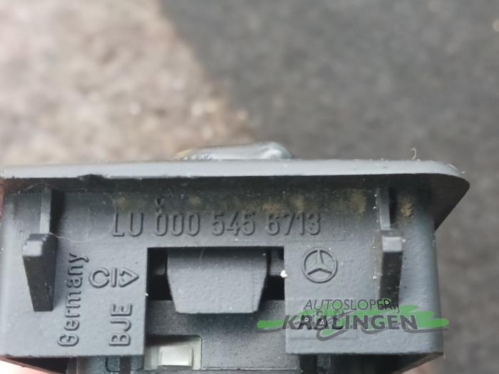 Electric window switch from a Mercedes-Benz Vito (638.0) 2.3 110D 1998