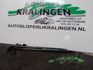 Usados Juego de amortiguadores de gas del portón trasero BMW 1 serie (F20) 120d TwinPower Turbo 2.0 16V Precio € 30,00 Norma de margen ofrecido por Autosloperij Kralingen B.V.