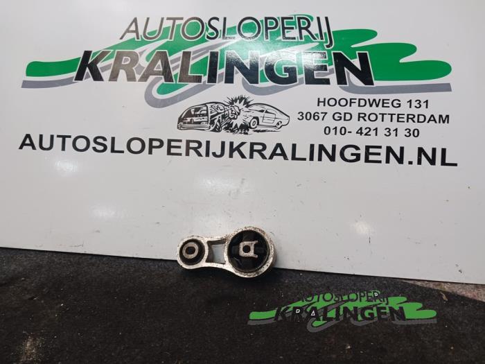 Usagé Support moteur Opel Vivaro 1.9 DI Prix € 24,99 Règlement à la marge proposé par Autosloperij Kralingen B.V.