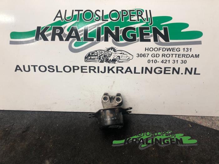 Used Engine mount Opel Combo (Corsa C) 1.7 DI 16V Price € 14,99 Margin scheme offered by Autosloperij Kralingen B.V.