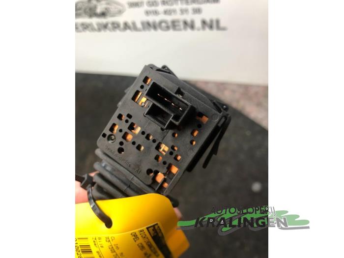 Indicator switch from a Opel Combo (Corsa C) 1.3 CDTI 16V 2006