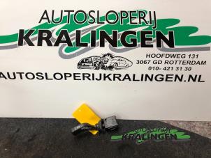 Usagé Commutateur feu clignotant Opel Combo (Corsa C) 1.3 CDTI 16V Prix € 20,00 Règlement à la marge proposé par Autosloperij Kralingen B.V.