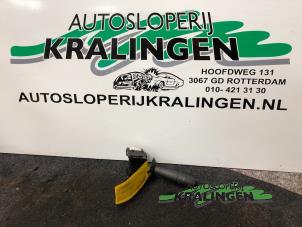 Usados Interruptor de limpiaparabrisas Opel Vivaro 1.9 DI Precio € 25,00 Norma de margen ofrecido por Autosloperij Kralingen B.V.