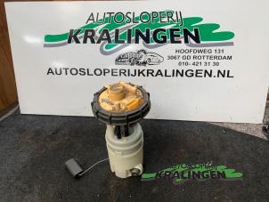 Usagé Pompe essence Mitsubishi Colt (Z2/Z3) 1.5 16V Prix € 50,00 Règlement à la marge proposé par Autosloperij Kralingen B.V.